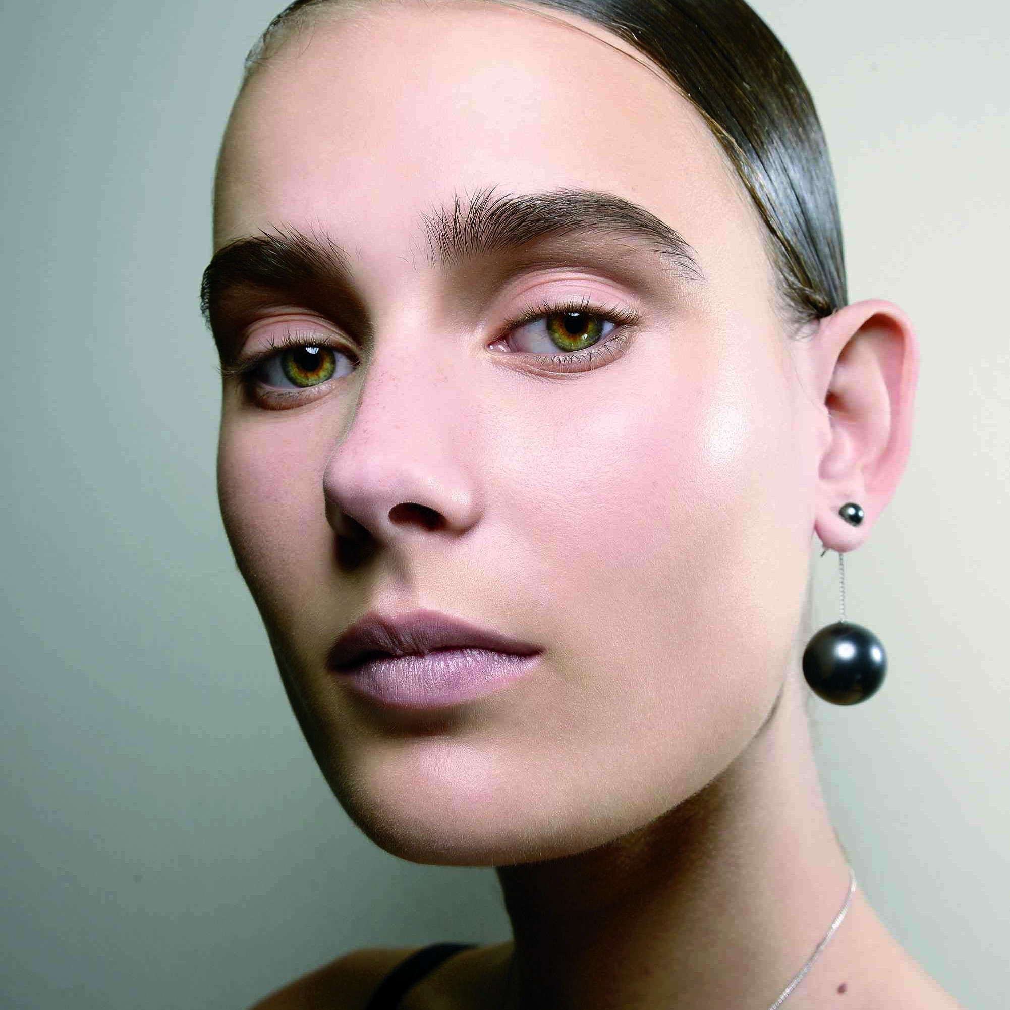 Virgin Eyebrows: Groomed & Thick