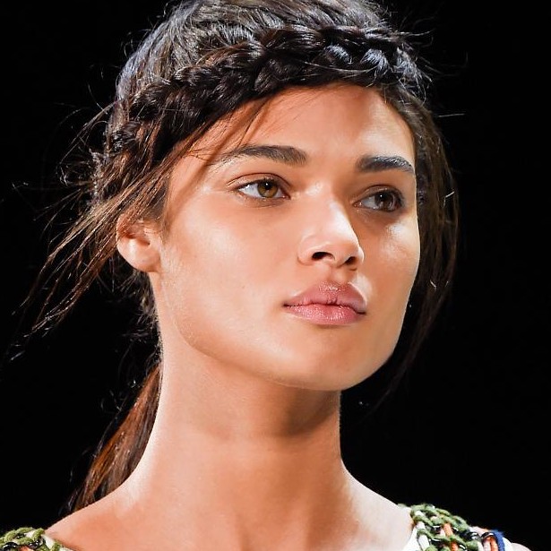 4D Strobing: The Perfect Gym Make Up